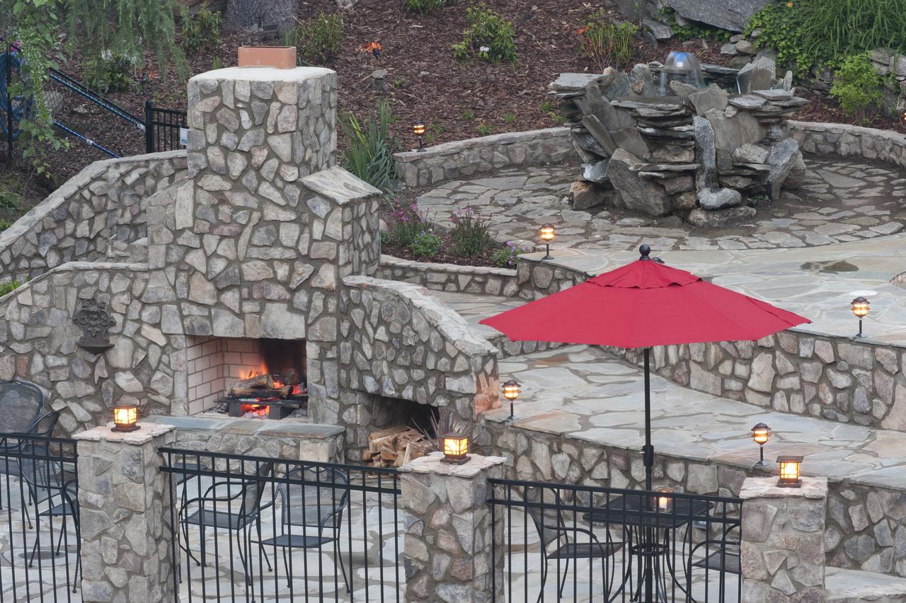 The Esmeralda Inn And Restaurant Chimney Rock Esterno foto